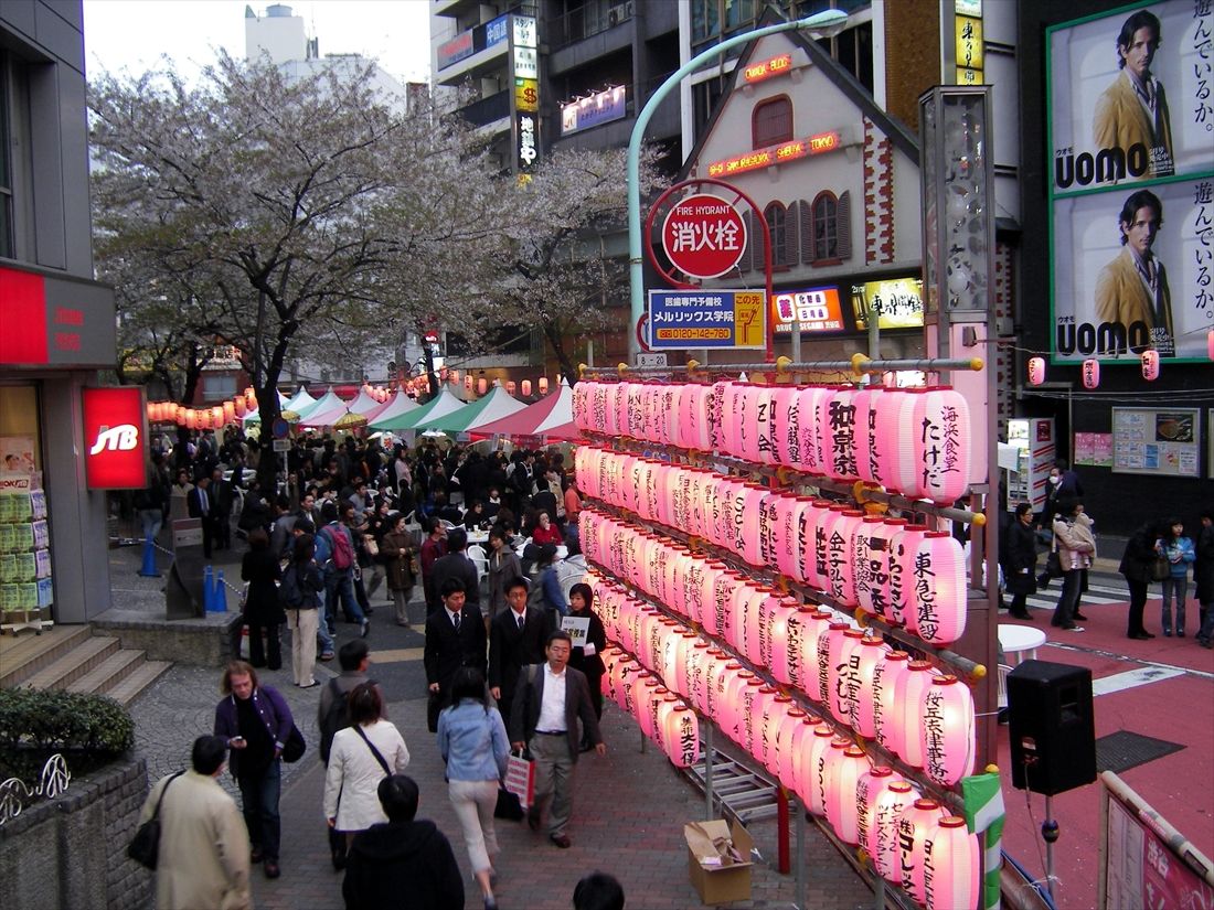 桜丘町の「さくらまつり」の様子＝2006年（撮影：南正時）