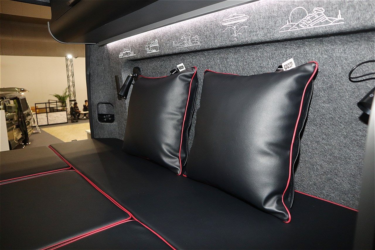 スター・ウォーズの世界観が広がるトイファクトリーのキャンピングカー「ダビンチ6.0＜スター・ウォーズ＞エディション」（筆者撮影）