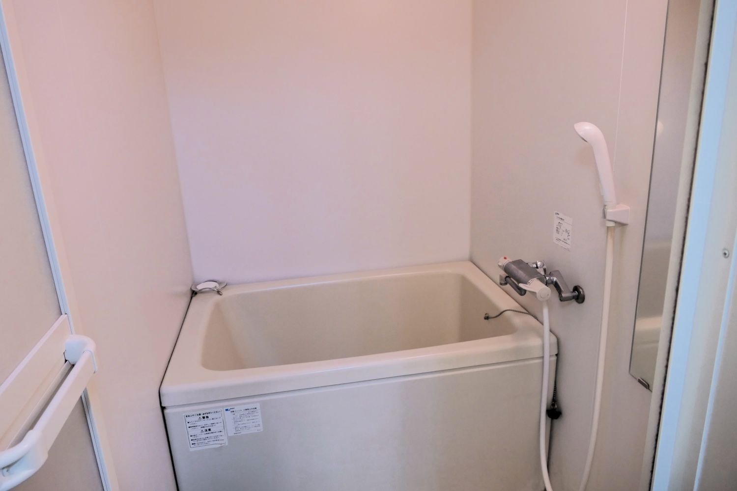 駅員用の浴室（記者撮影）