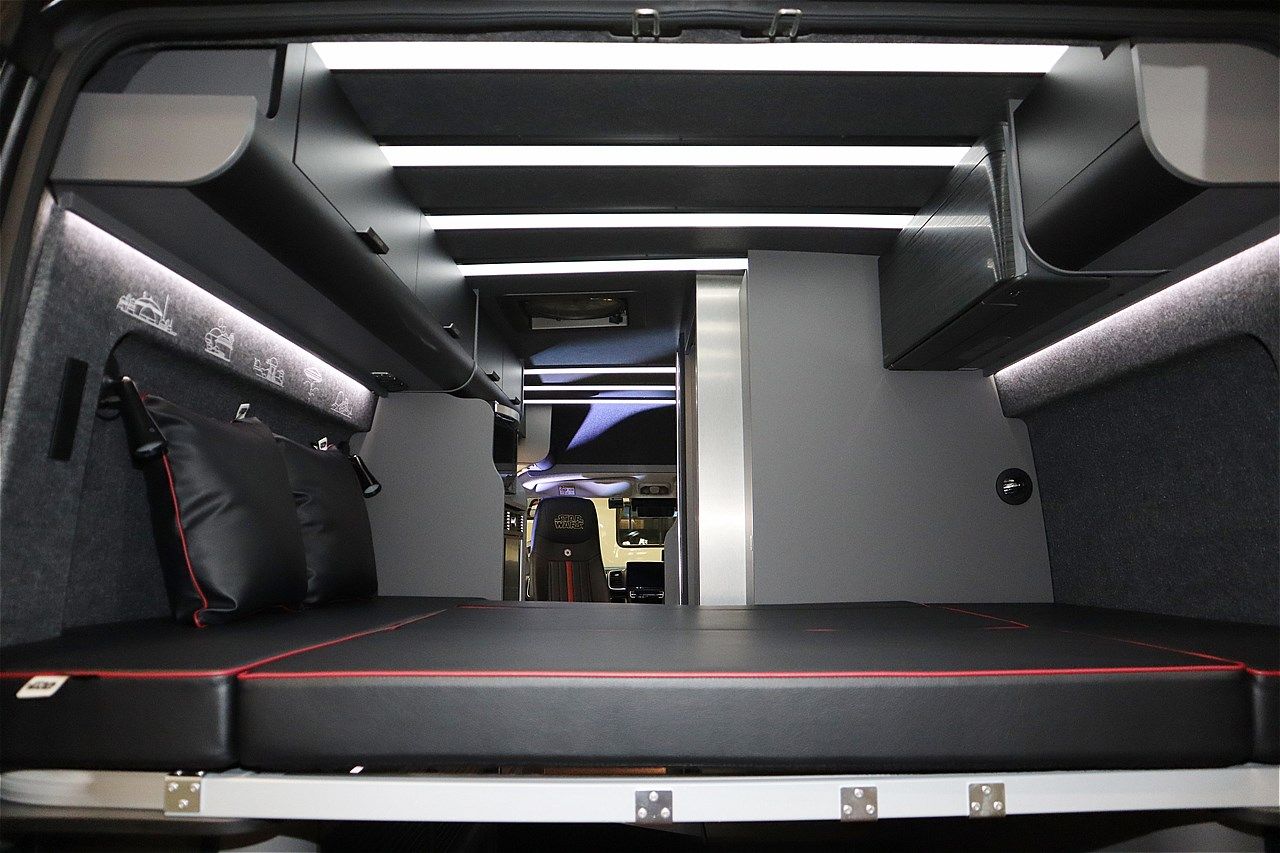 スター・ウォーズの世界観が広がるトイファクトリーのキャンピングカー「ダビンチ6.0＜スター・ウォーズ＞エディション」（筆者撮影）