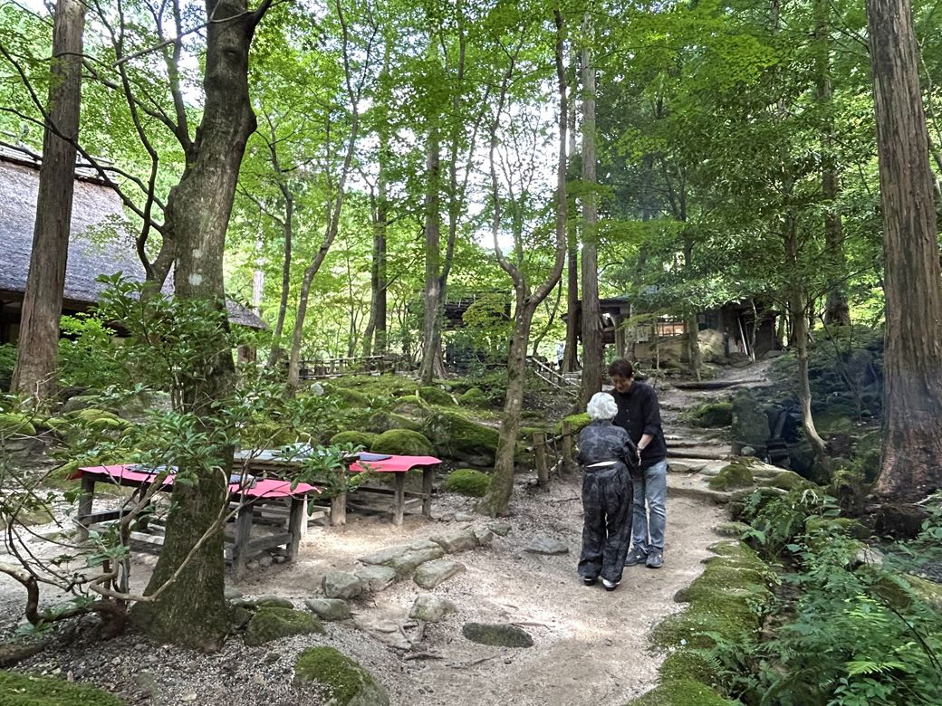 食事を終えるとほとんどの客が「女将さんまた来ますね」と節子さんに挨拶していく（筆者撮影）