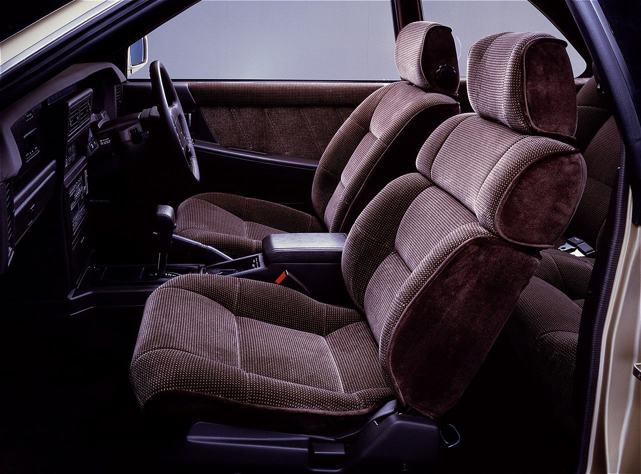 日産の2代目「レパード」(写真:日産自動車)