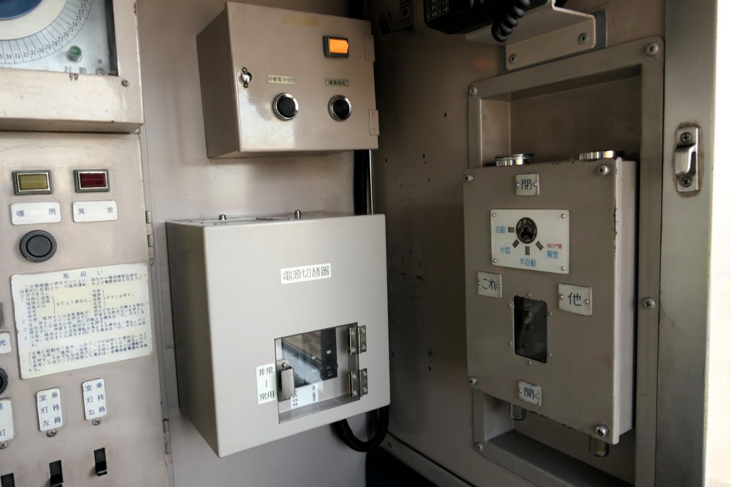 新旧の機器が混在する（記者撮影）