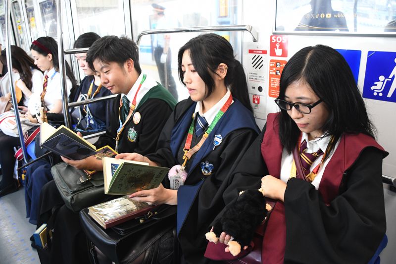 「バック・トゥ・ホグワーツ」特別イベントの列車内の様子（記者撮影）