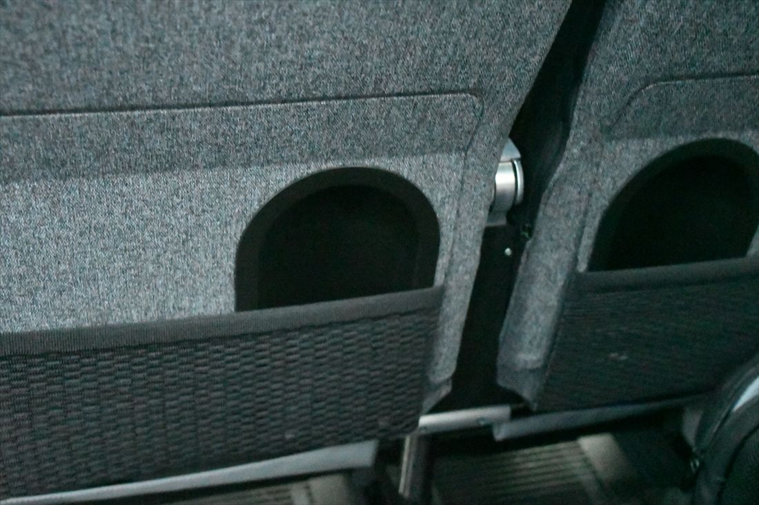 M10の座席（記者撮影）