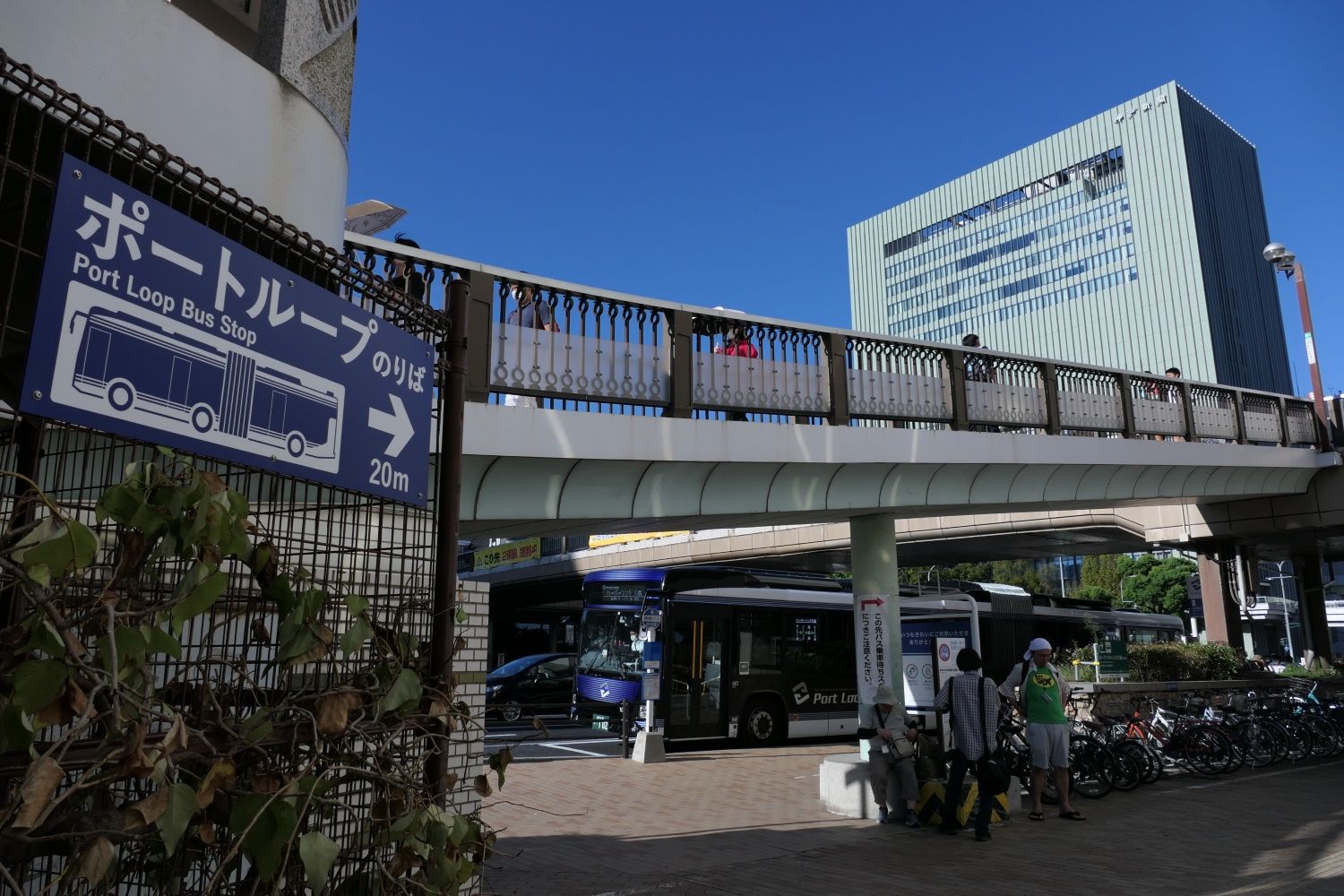 三宮駅前のポートループ乗り場