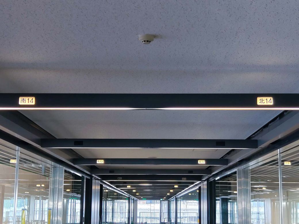 さらに、廊下部分には現在地を示すアドレスがある。カッコいい（筆者撮影）