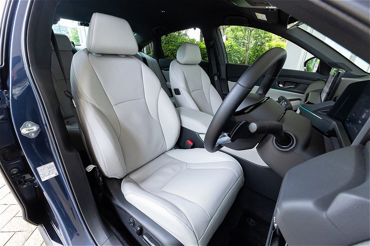 ホンダ量販モデル初のハンズオフ機能を搭載した「アコード e:HEV Honda SENSING 360＋」（写真：三木 宏章）