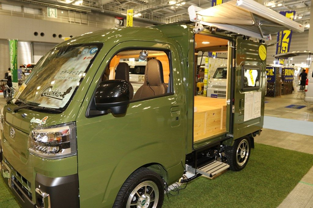 東京キャンピングカーショー2022に出展されていた三島ダイハツの「クオッカ」（筆者撮影）