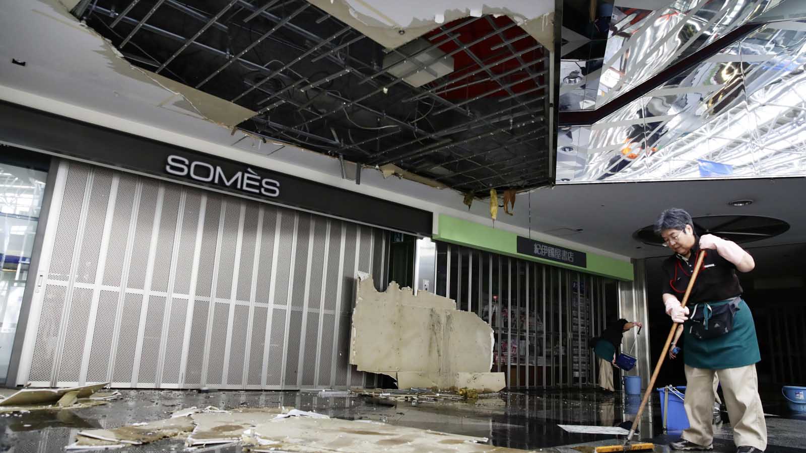 新千歳空港の｢天井｣はどうして落下したのか 大地震で吊り天井の落下が繰り返されている | 災害･事件･裁判 | 東洋経済オンライン