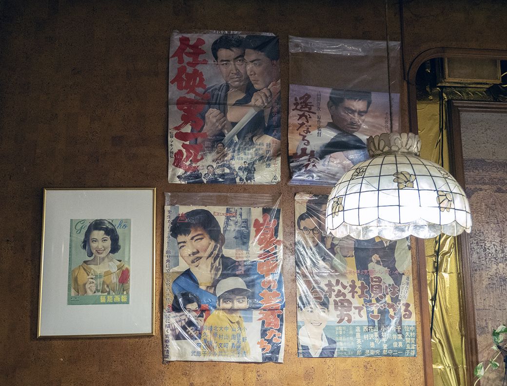 店は日常から解放される場所。お客さんの心を満たすために映画のポスターを貼っている（筆者撮影）