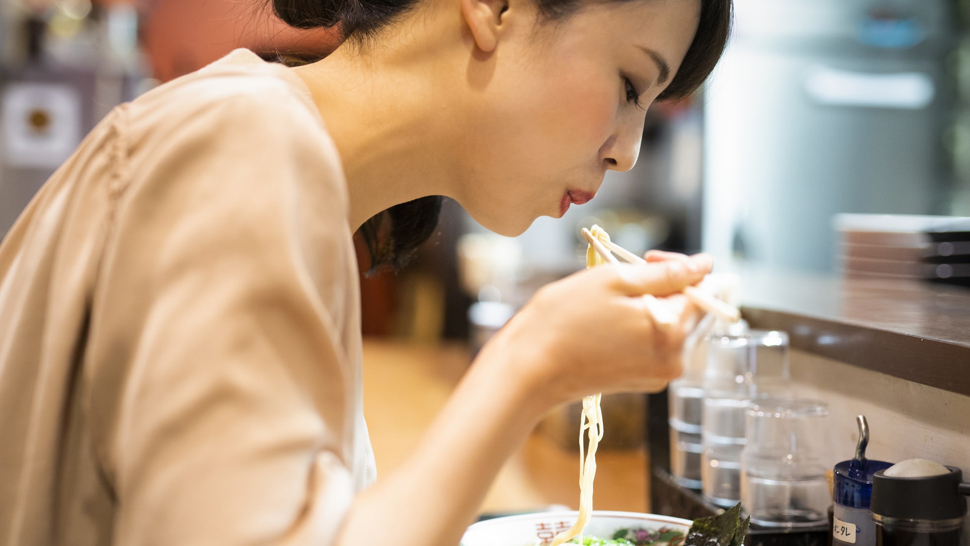 日本企業の｢食事代支給｣があまりに少ない事情 欧州では食事代支給が義務づけられている | 政策 | 東洋経済オンライン