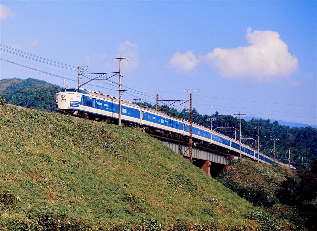 583系で運転する「しらさぎ」「有明」「はつかり」にも食堂車が連結されていた（撮影：南正時）