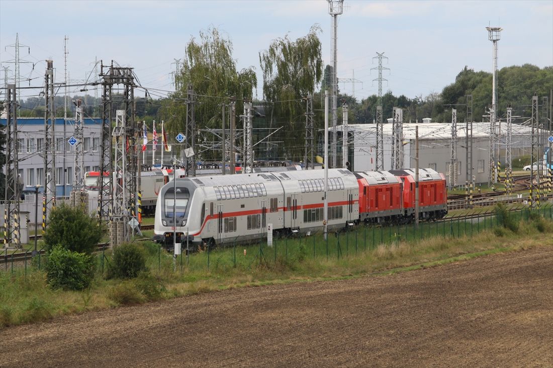 ドイツ鉄道の2階建てIC客車もテストを行っていた（撮影：橋爪智之）