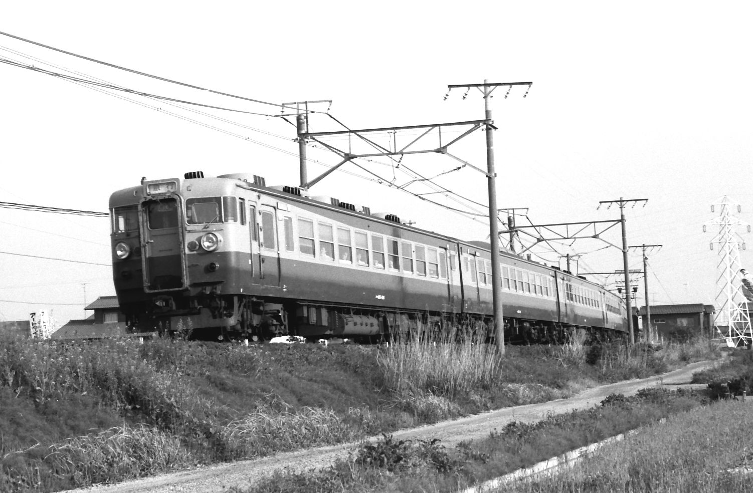 新垂井付近を走る急行「比叡」（撮影：南正時）