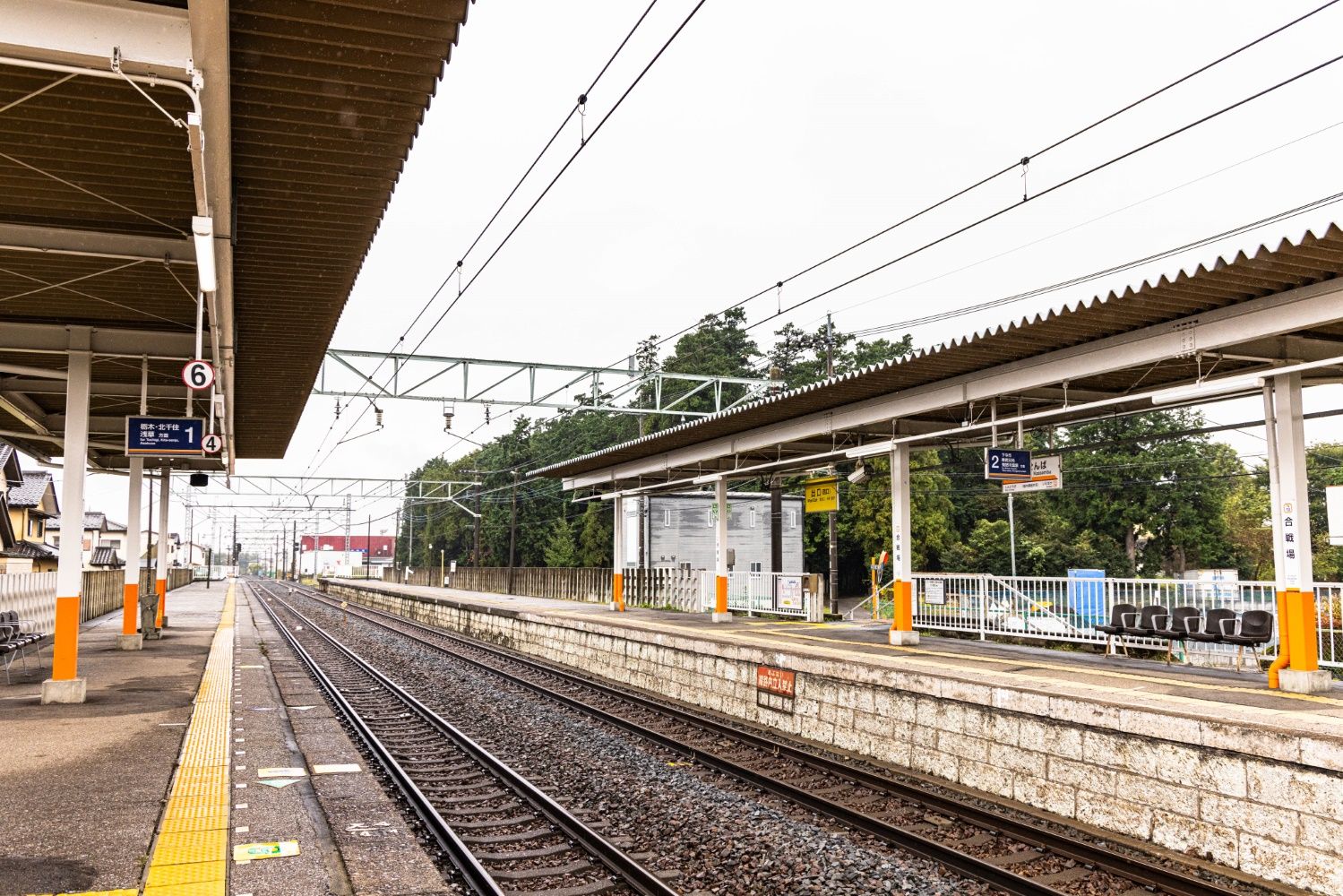 合戦場駅のホーム。相対式で駅の前後は直線だ（撮影：鼠入昌史）