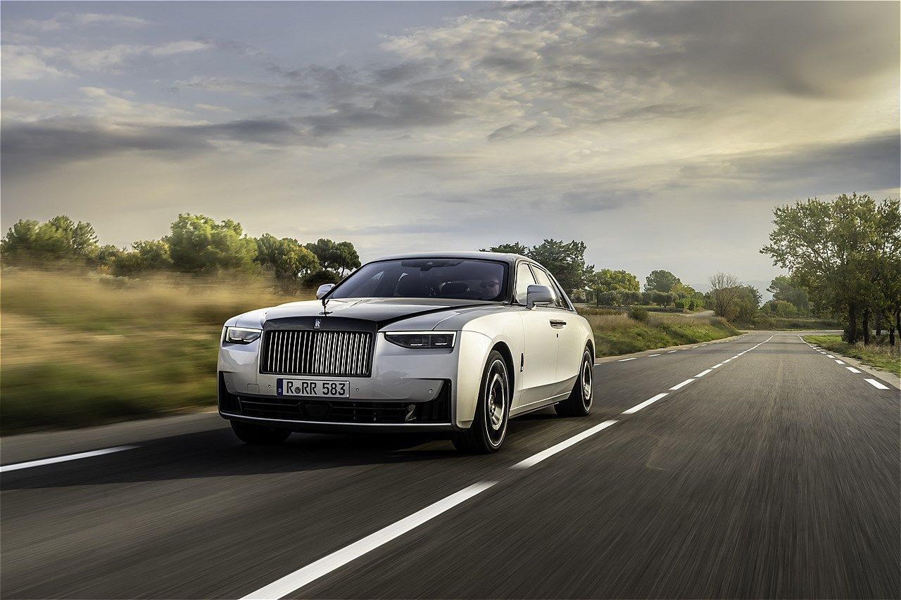 ロールス・ロイス「ブラックバッジ・ゴースト・シリーズⅡ」のAESTHETE - Jubilee Silver & Black（写真：Rolls-Royce Motor Cars）