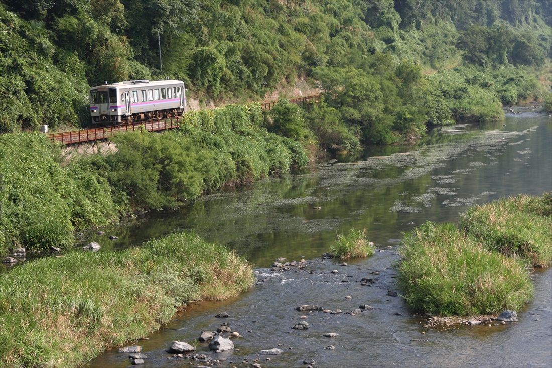 福塩線の非電化区間はのどかな風景が広がる（撮影：南正時）