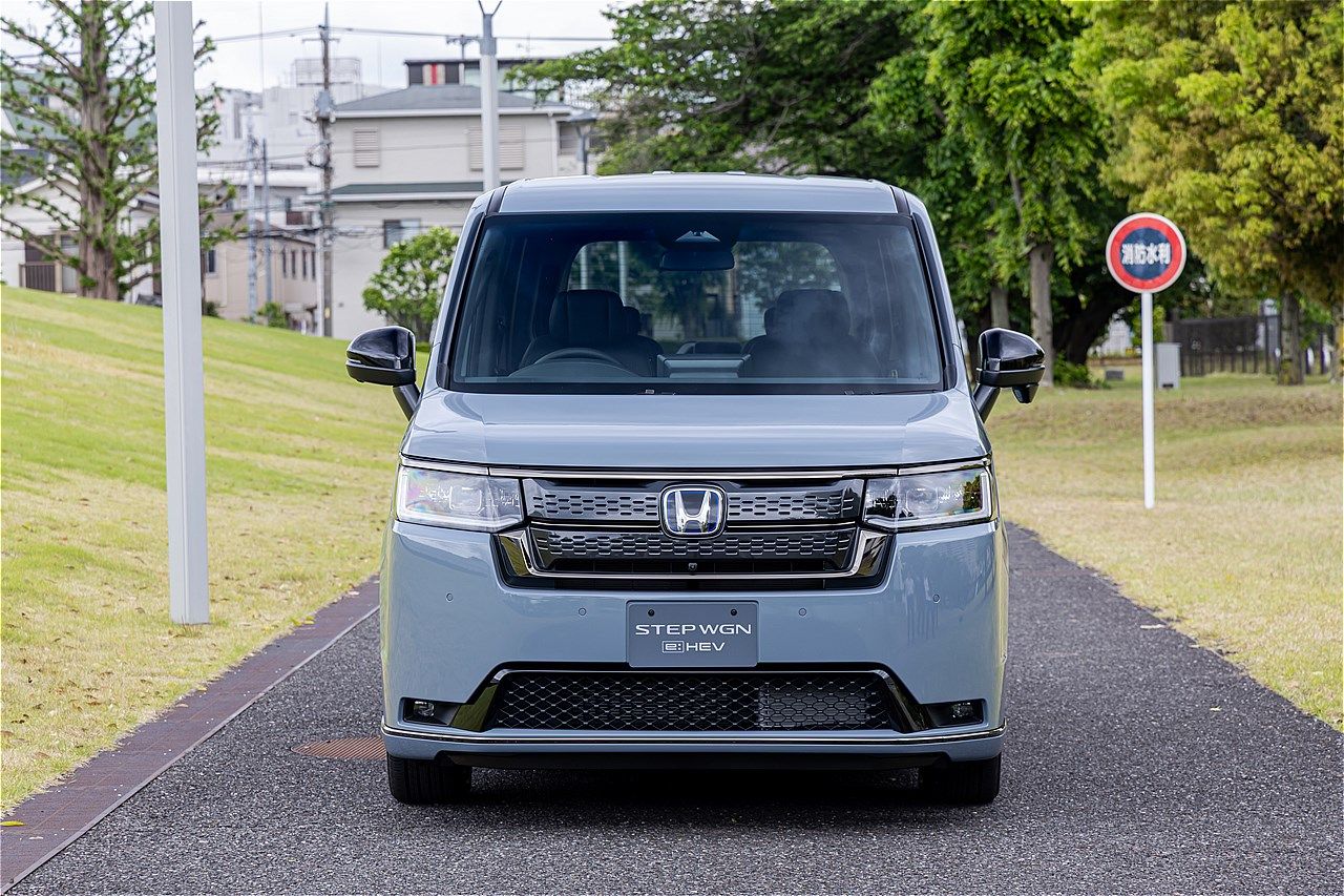 ホンダ「ステップワゴン e：HEV スパーダ  プレミアムライン ブラック エディション」（写真：三木 宏章）