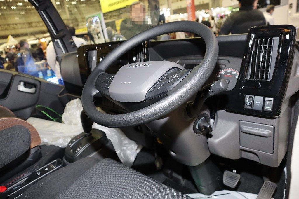 いすゞ「トラヴィオ」をベースにした、バンテックの新型キャンピングカー「コルド リーブス」（写真；筆者撮影）