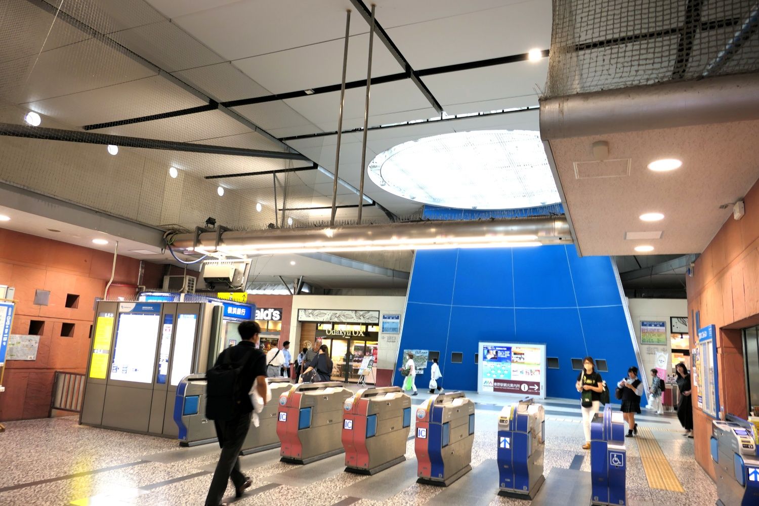 小田急　秦野駅　改札