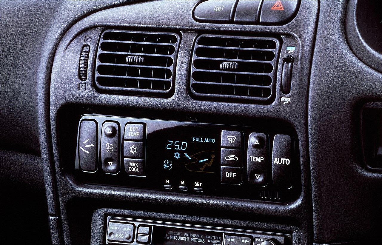 三菱「ランサーエボリューションⅡ」（写真：三菱自動車）