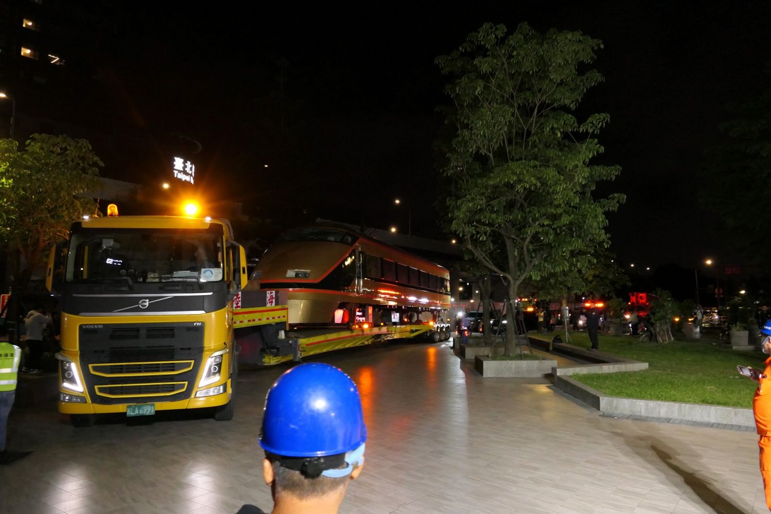 最後の急カーブを曲がる（記者撮影）