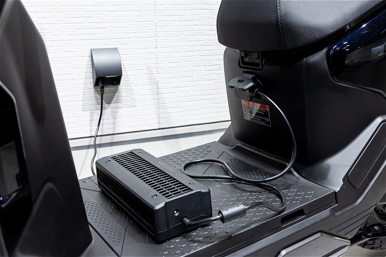 原付一種のホンダ新型電動スクーター｢アイコンe:｣（写真：三木 宏章）