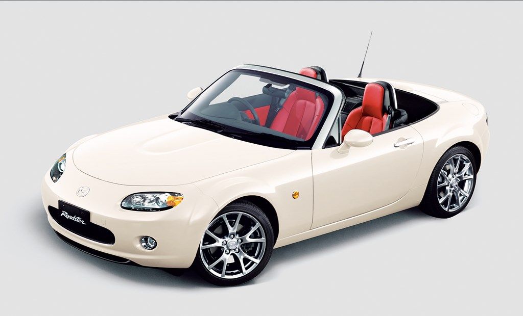 マツダの3代目「ロードスター（NC1）」（写真：マツダ）
