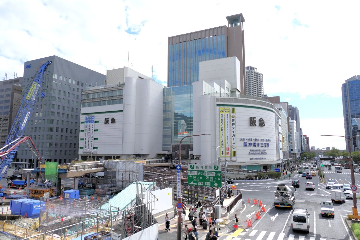 JR三ノ宮駅側から見た阪神三宮ビル（編集部撮影）