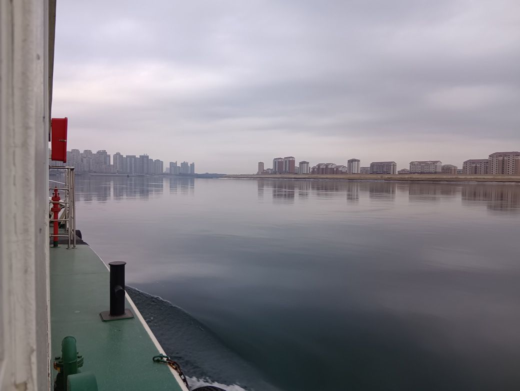 左側が中国。右側が北朝鮮（筆者撮影）