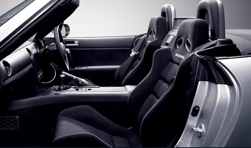 マツダの3代目「ロードスター（NC1）」（写真：マツダ）