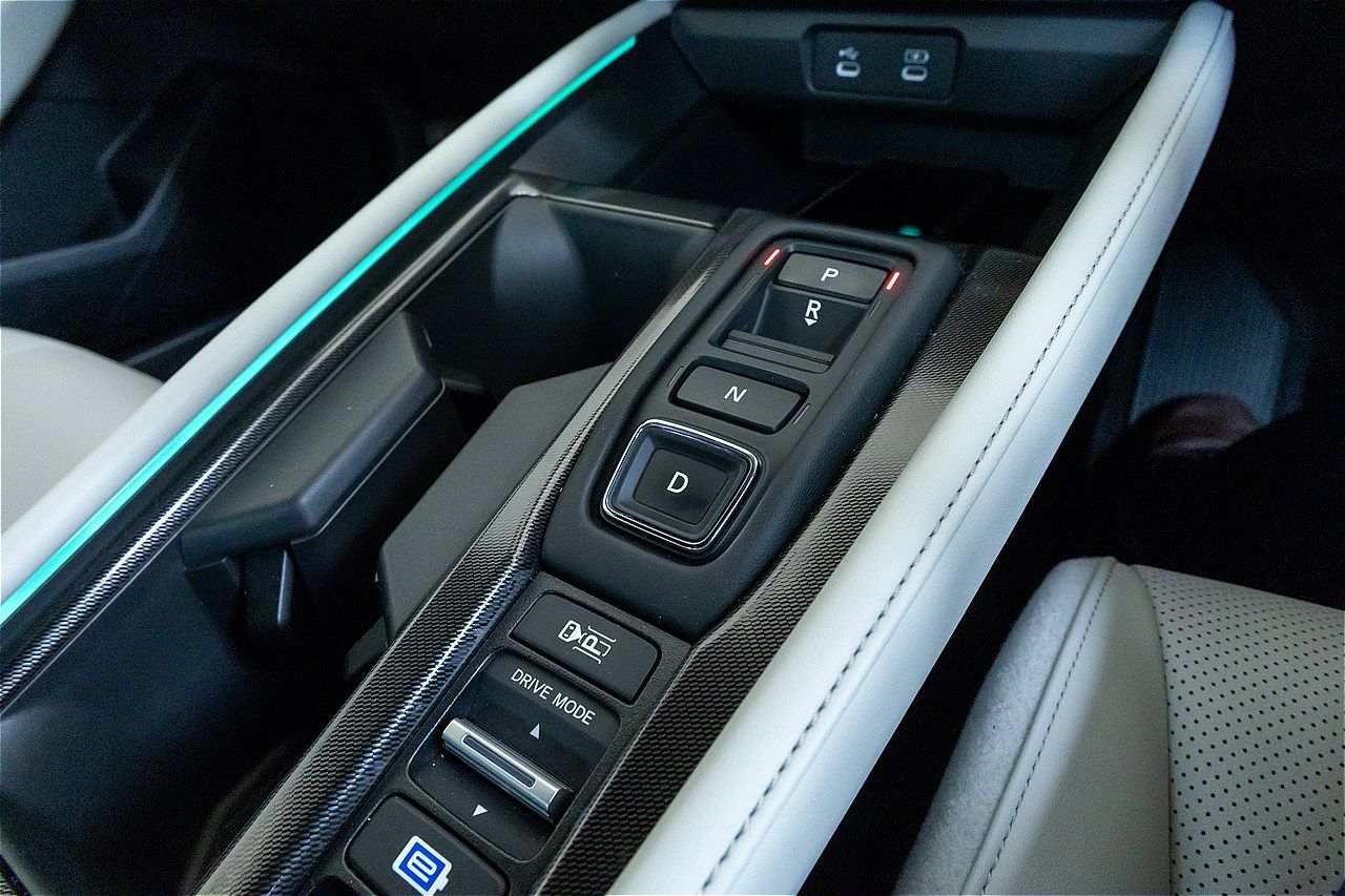 ホンダ量販モデル初のハンズオフ機能を搭載した「アコード e:HEV Honda SENSING 360＋」（写真：三木 宏章）