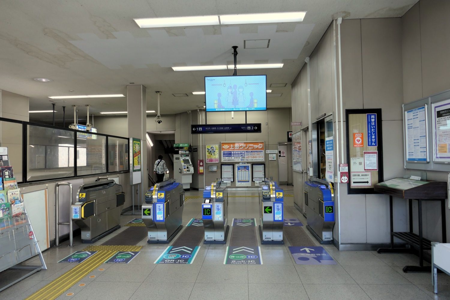 交野市駅の改札口（記者撮影）