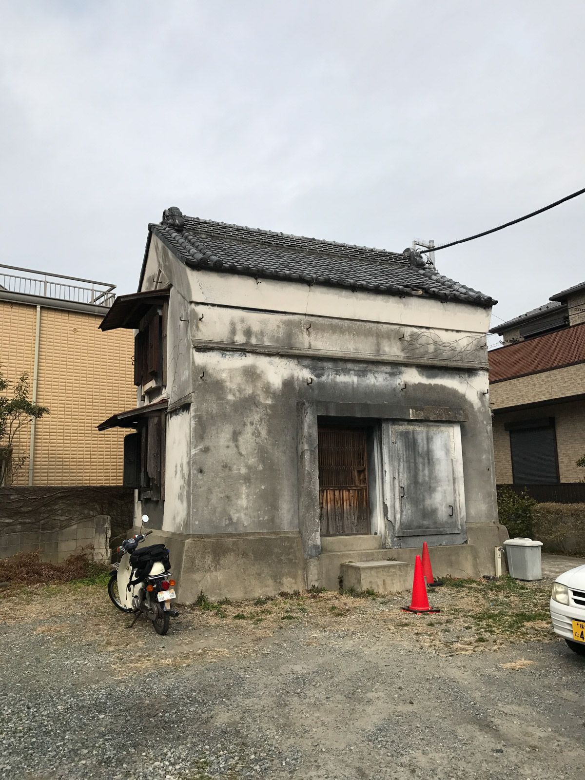 神奈川県葉山市にあった改修前の蔵