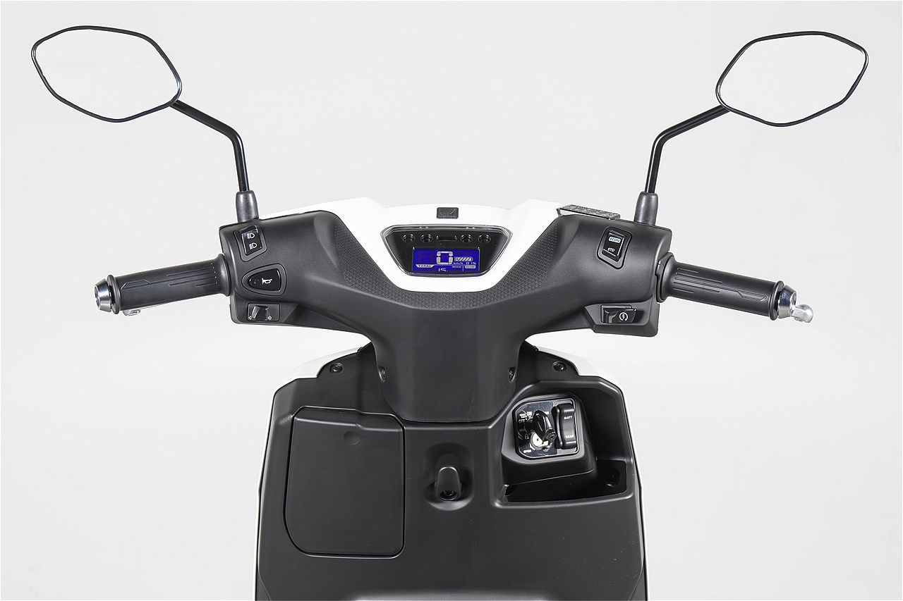 原付一種のホンダ新型電動スクーター｢アイコンe:｣（写真：ホンダモーターサイクルジャパン）