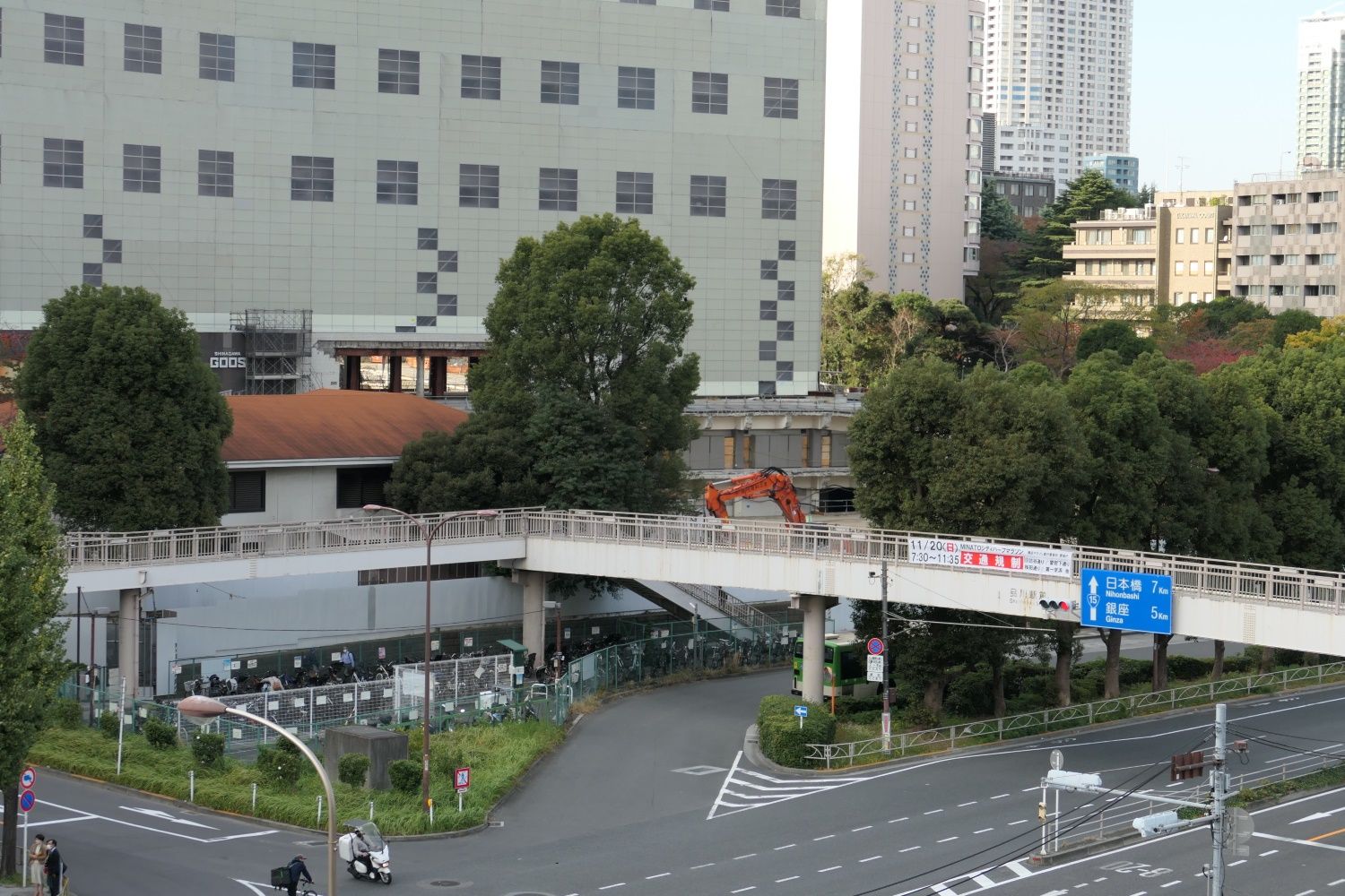 解体中のシナガワグース＝2022年11月（記者撮影）