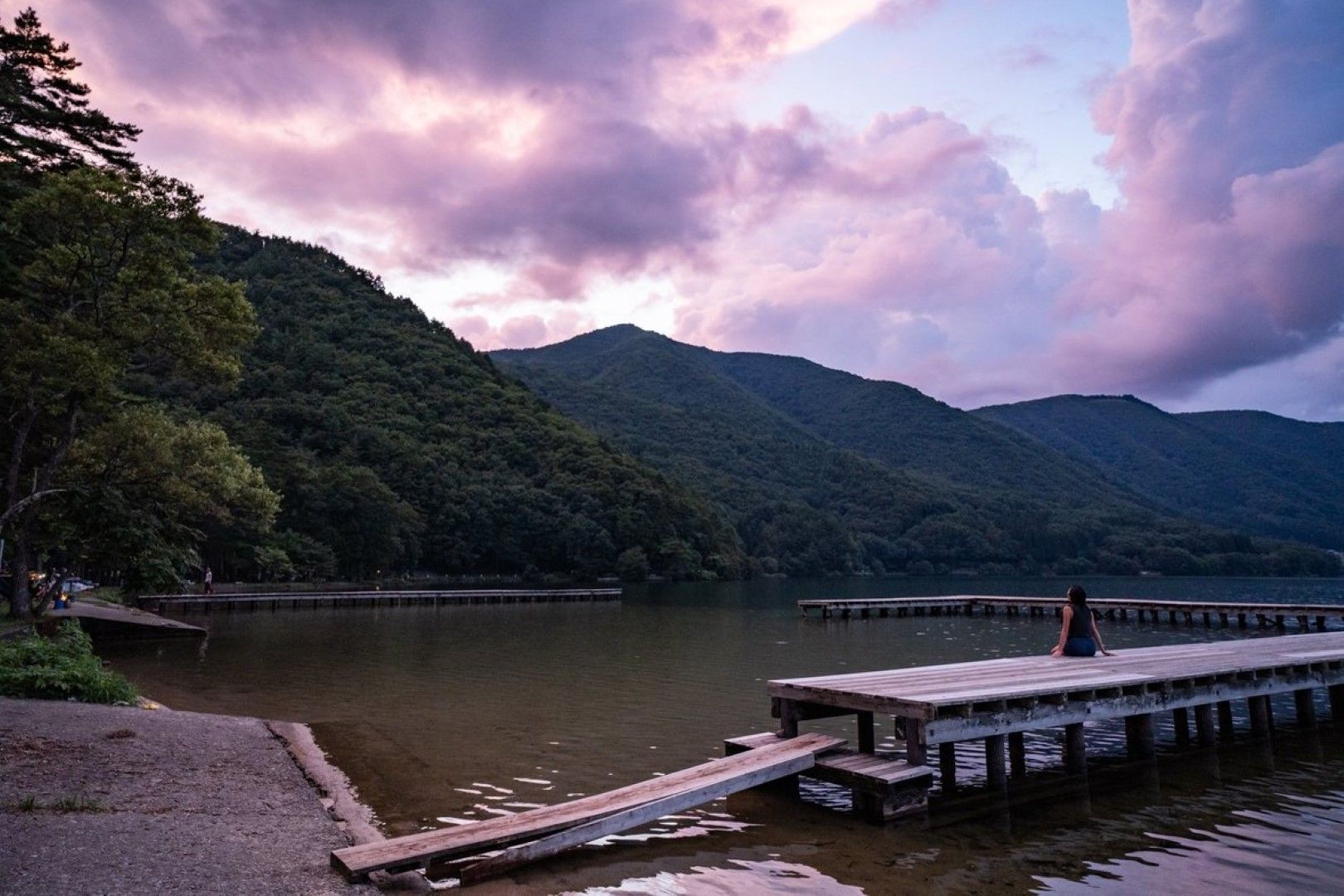 SAUNA STAND KOKAGE.（長野県）。サウナ室を出たら桟橋をダッシュして湖へダイブ（写真：佐々木麻帆）