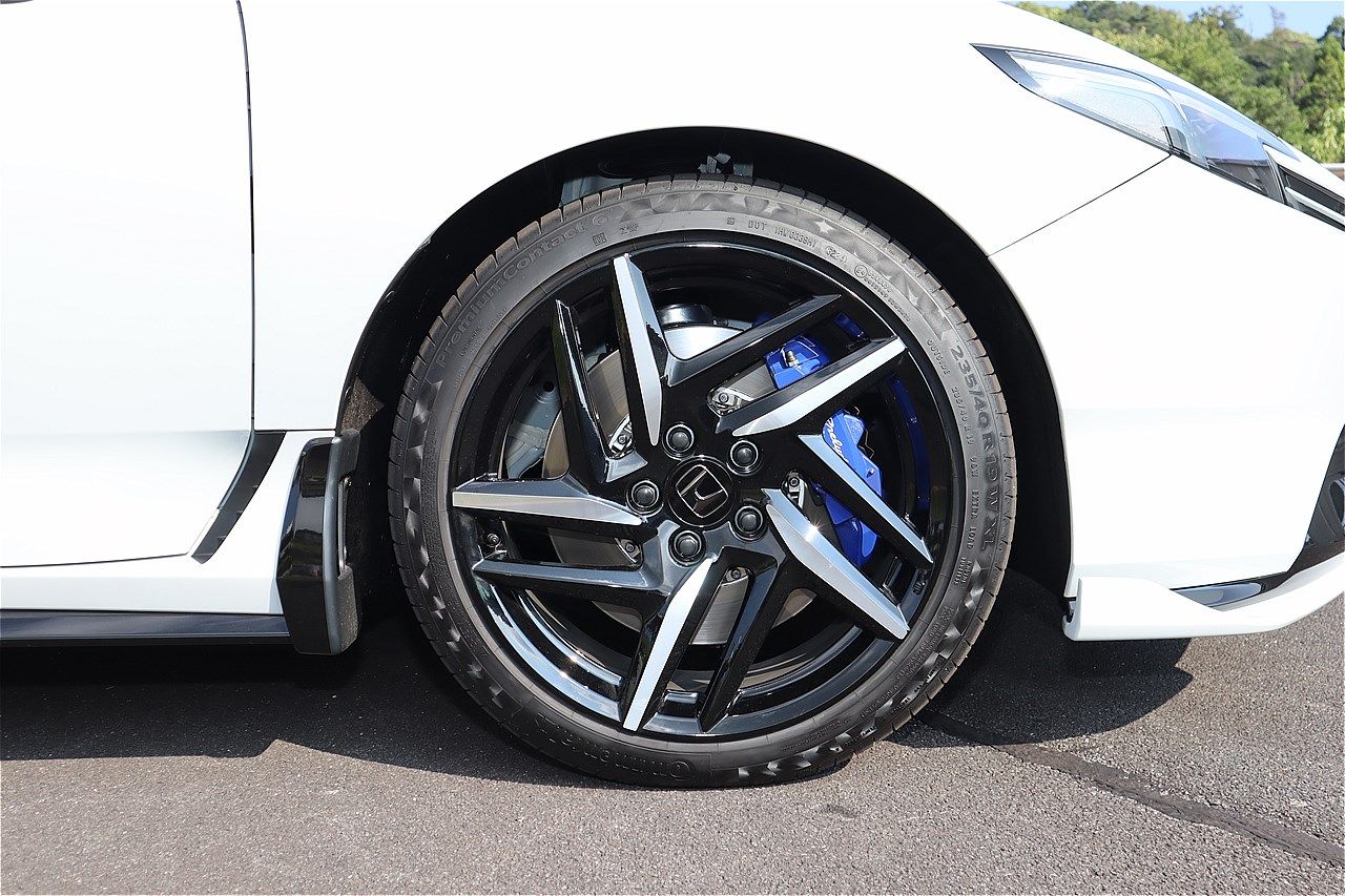 ホンダアクセスのパーツを装着した新型「プレリュード」（筆者撮影）