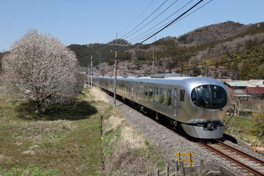 2019年にデビューした新型特急車両001系「Laview（ラビュー）」（撮影：南正時）