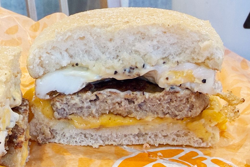 断面を見れば一目瞭然。マフィンは空気たっぷりでふわふわ食感（写真：筆者撮影）