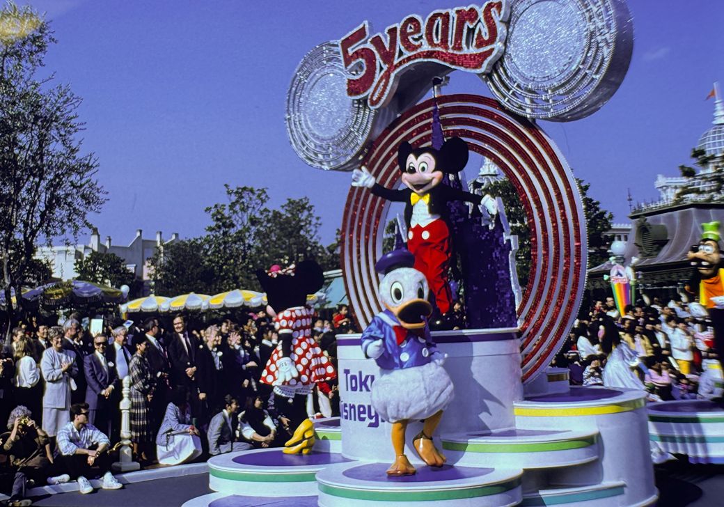 ディズニー５周年記念式典のようす（写真：1988年4月15日、吉野純治撮影）