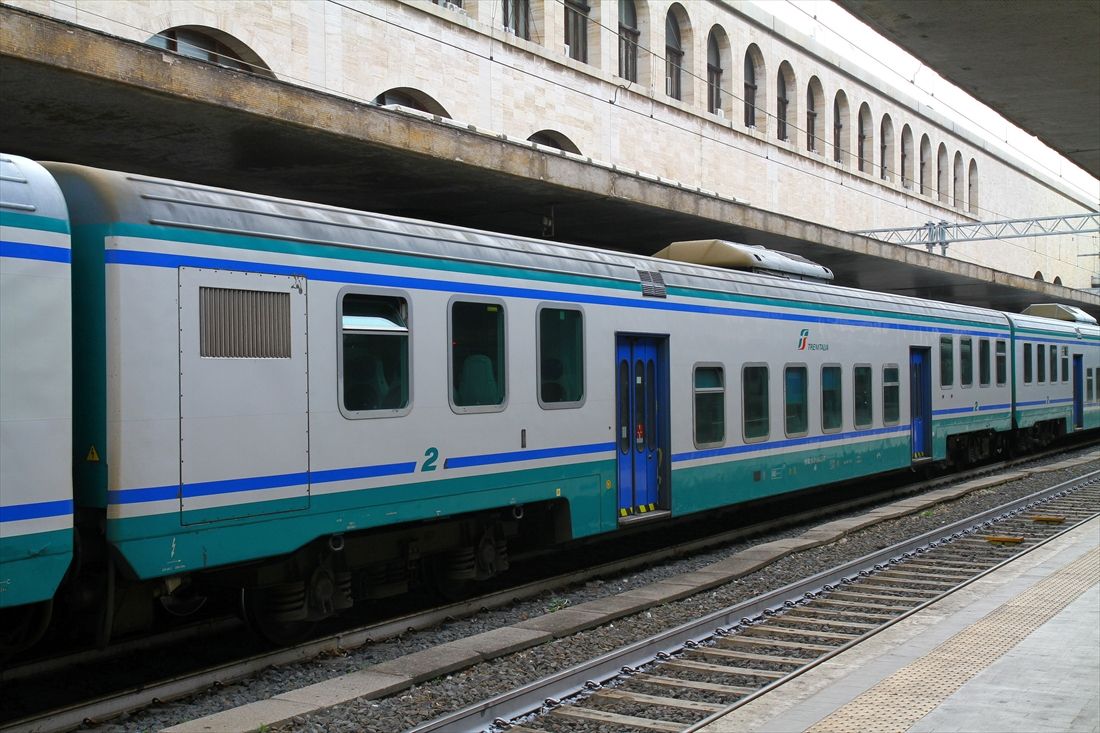 イタリアの低床客車PR型。窓配置が特徴的（撮影：橋爪智之）