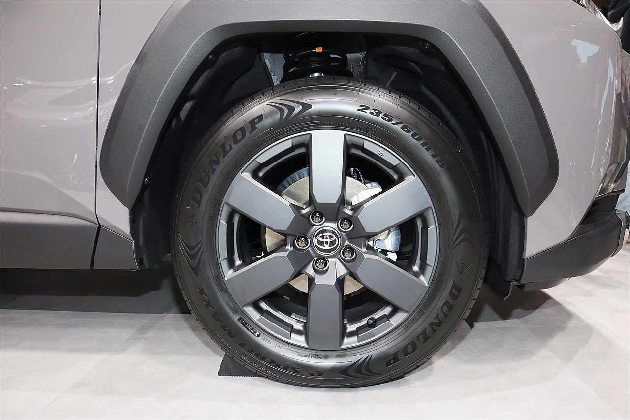 ジャパンモビリティショー2025に展示されたトヨタの新型「RAV4アドベンチャー」（筆者撮影）