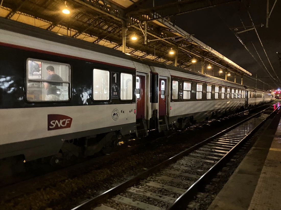 トゥールーズ・マタビオ駅始発のパリ行き夜行列車（筆者撮影）