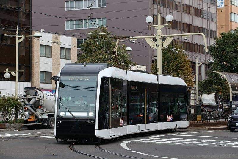 日本最北端の路面電車、札幌市電では超低床車A1200形が「ポラリス」の愛称で活躍している（撮影：堀切邦生）