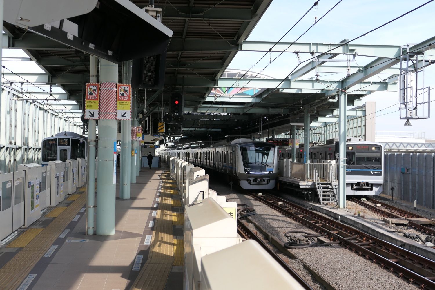 登戸駅から新宿方面（画面奥）が複々線（記者撮影）