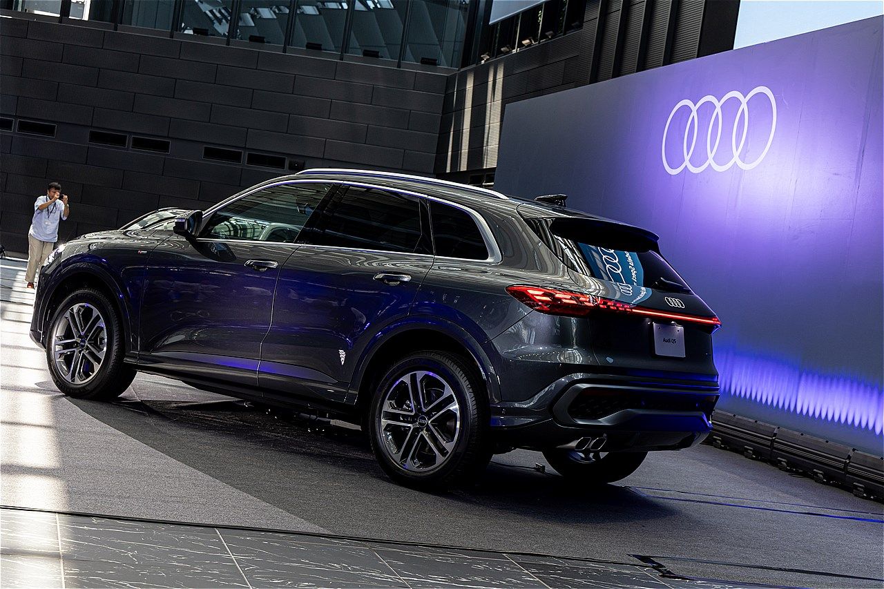 アウディの新型「Q5/Q5スポーツバック」（写真：三木 宏章）