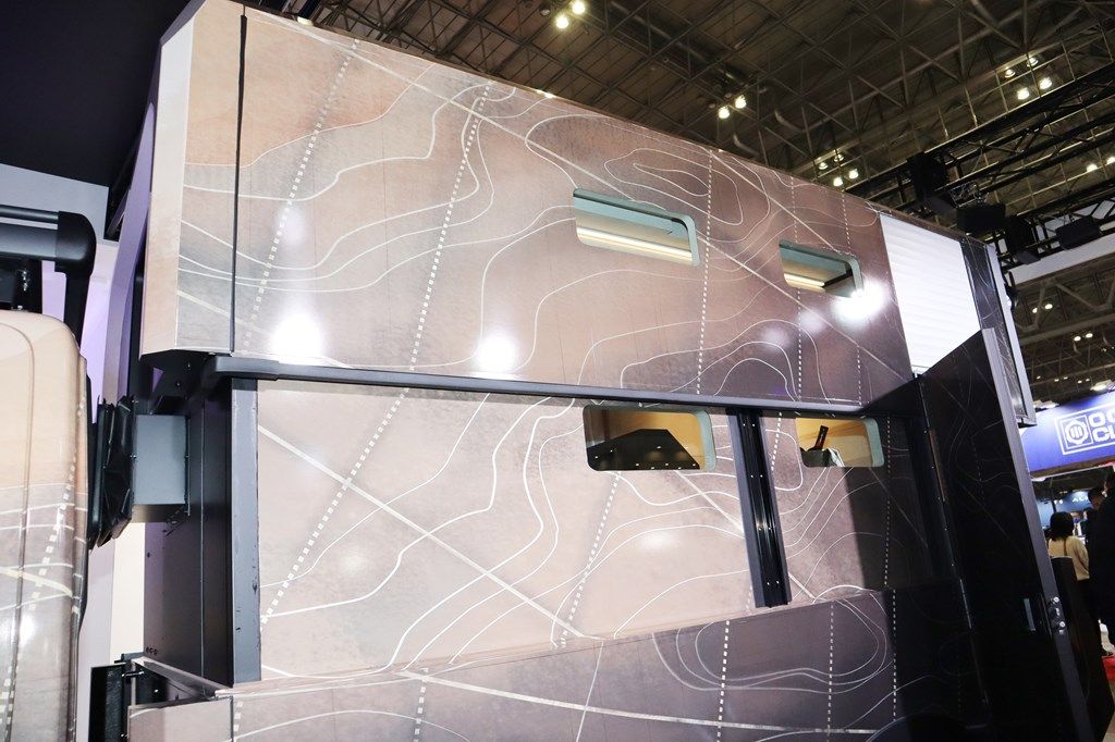 東京オートサロン2023に展示されていたカヤバのキャンピングカー（筆者撮影）