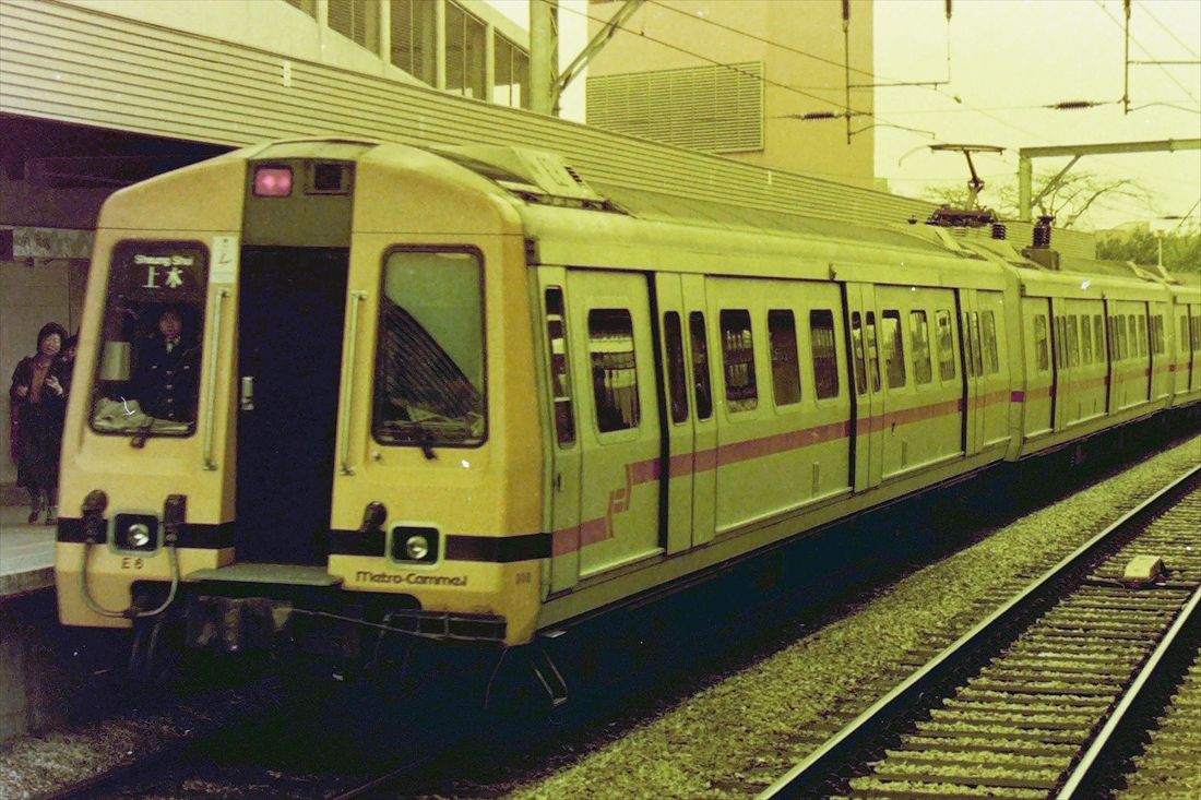 KCR（現・MTR東鉄線）の電化時に導入したイギリス・メトロキャメル製の電車。電化直後の姿（筆者撮影）